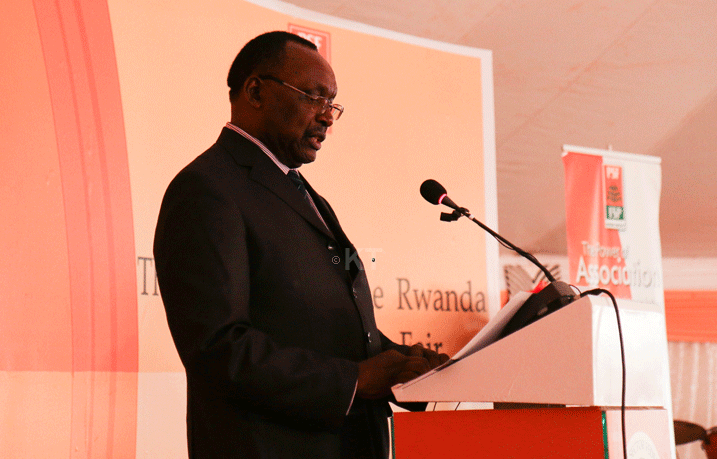 Minisitiri w'Imari n'Inganda, Francois Kanimba, atangiza ku mugaragaro imurikagusha mpuzamahanga ririmo kubera i Kigali.