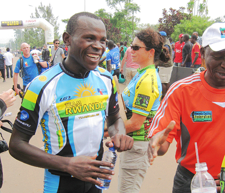 Gasore Hategeka wegukanye agace ka Munani ka Rwanda cycling cup yizeye no kwegukana tour du Rwanda 2016