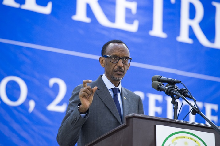 Perezida Kagame atangaza ko atemera abavuga ko bashakira isi ubutabera kandi bihishe inyuma ya politiki.