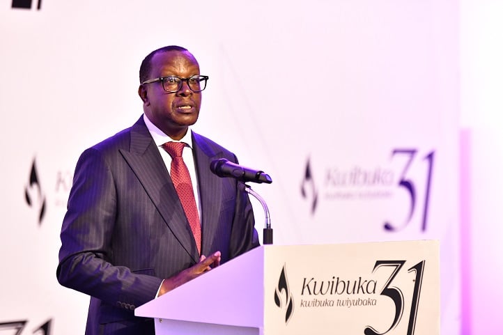 Minisitiri Dr Bizimana asanga abica bakoresheje ikaramu n'ibiganiro ari bo bicanyi babi