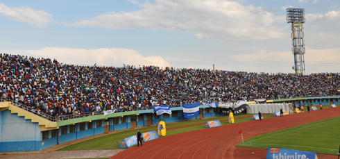 Imbaga y'abafana bari bakubise buzuye stade Amahoro yose. (Foto: Jacques Furaha)