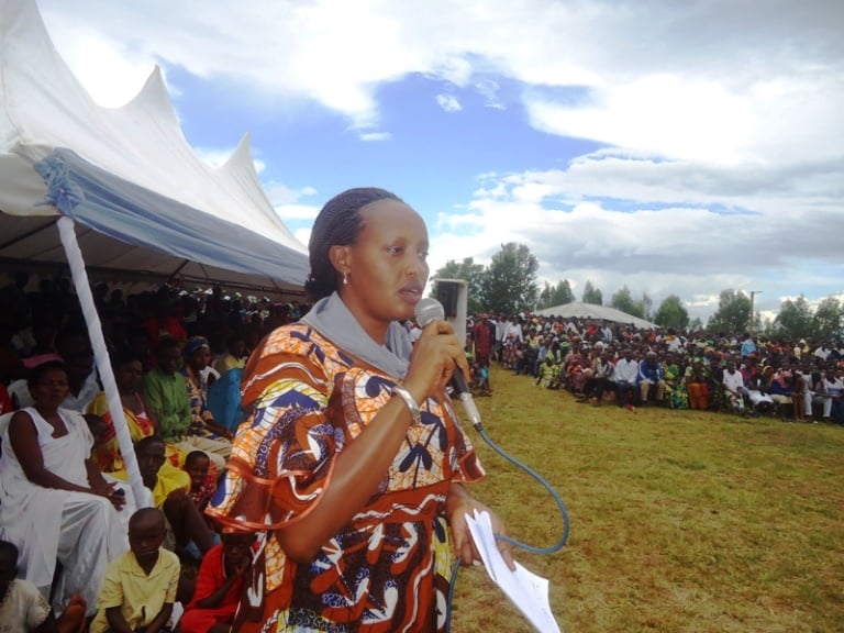 Umuyobozi wungirije w'akarere ka Rwamagana, Yvonne Muhongayire yasabye abaturage kubakira kuri 'Ndi Umunyarwanda' maze bagaharanira gutahiriza umugozi umwe wo kubaka u Rwanda.
