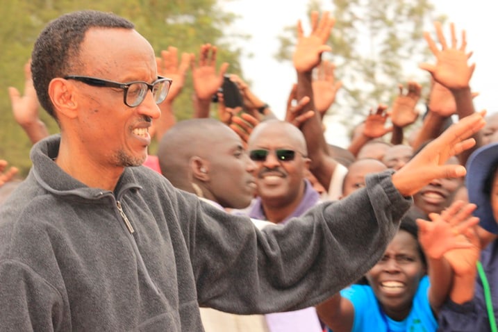 Perezida Kagame yahaye abaturage ubutumwa bwo gukora bivuye inyuma kugira ngo bazagire ejo heza.
