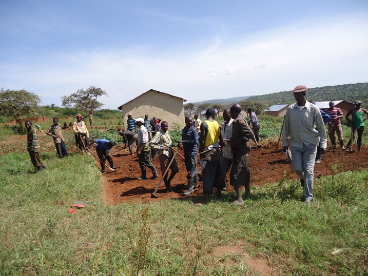 Abanyarwanda birukanywe muri Tanzaniya baratabaza kuko bashonje.
