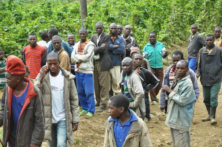 Abaturage begereye ikiyaba gihuza u Rwanda na Kongo bavuga ko bacyeneshejwe n'ingabo za Kongo.