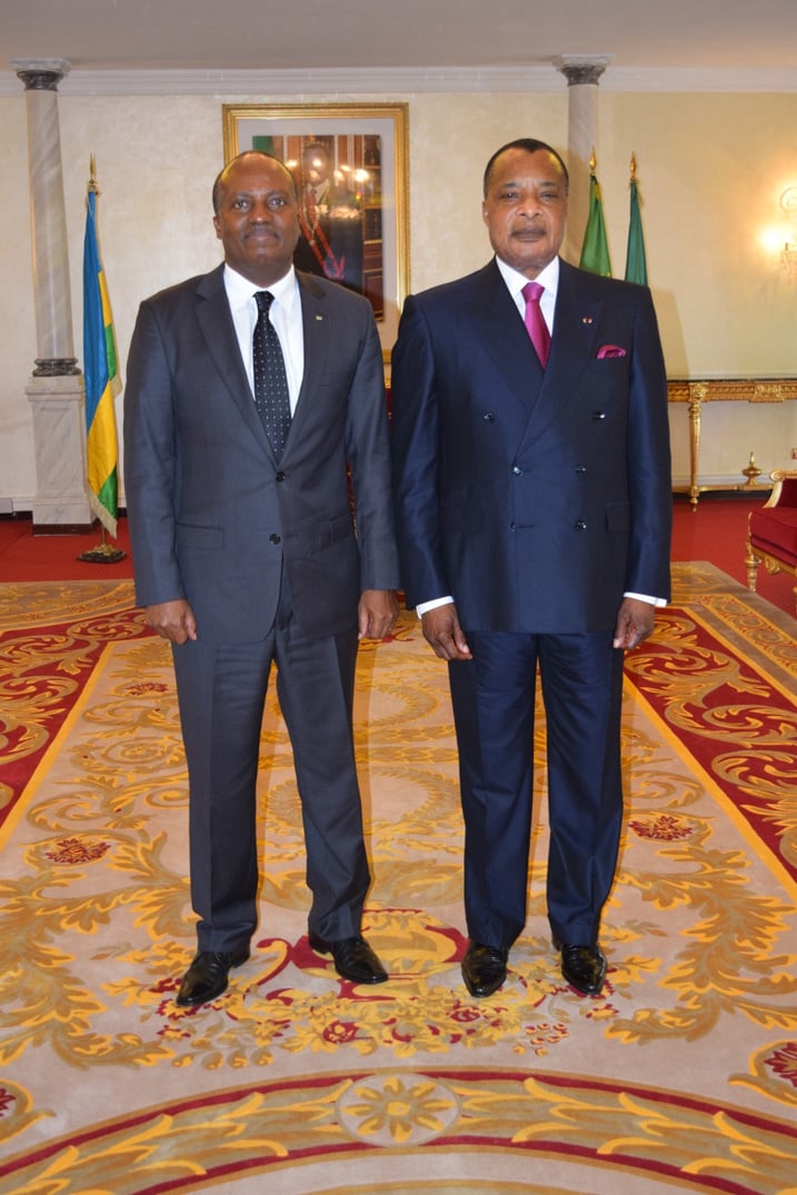 Ambasaderi Habyalima Jean Baptiste ibumoso ari kumwe na Perezida Sassou Nguesso