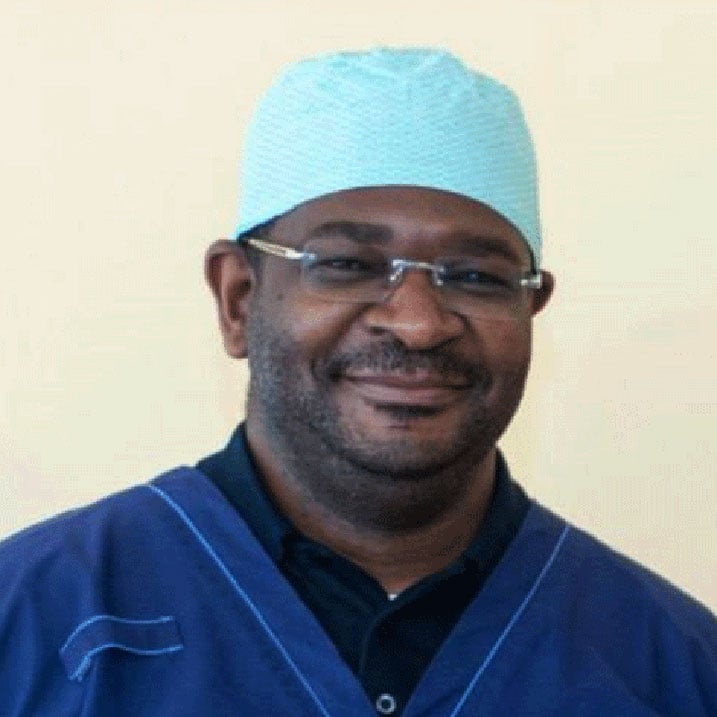 Dr Patrick Mwamba ugiye gutangiza ivuriro rigarura umusatsi ku bafite uruhara 