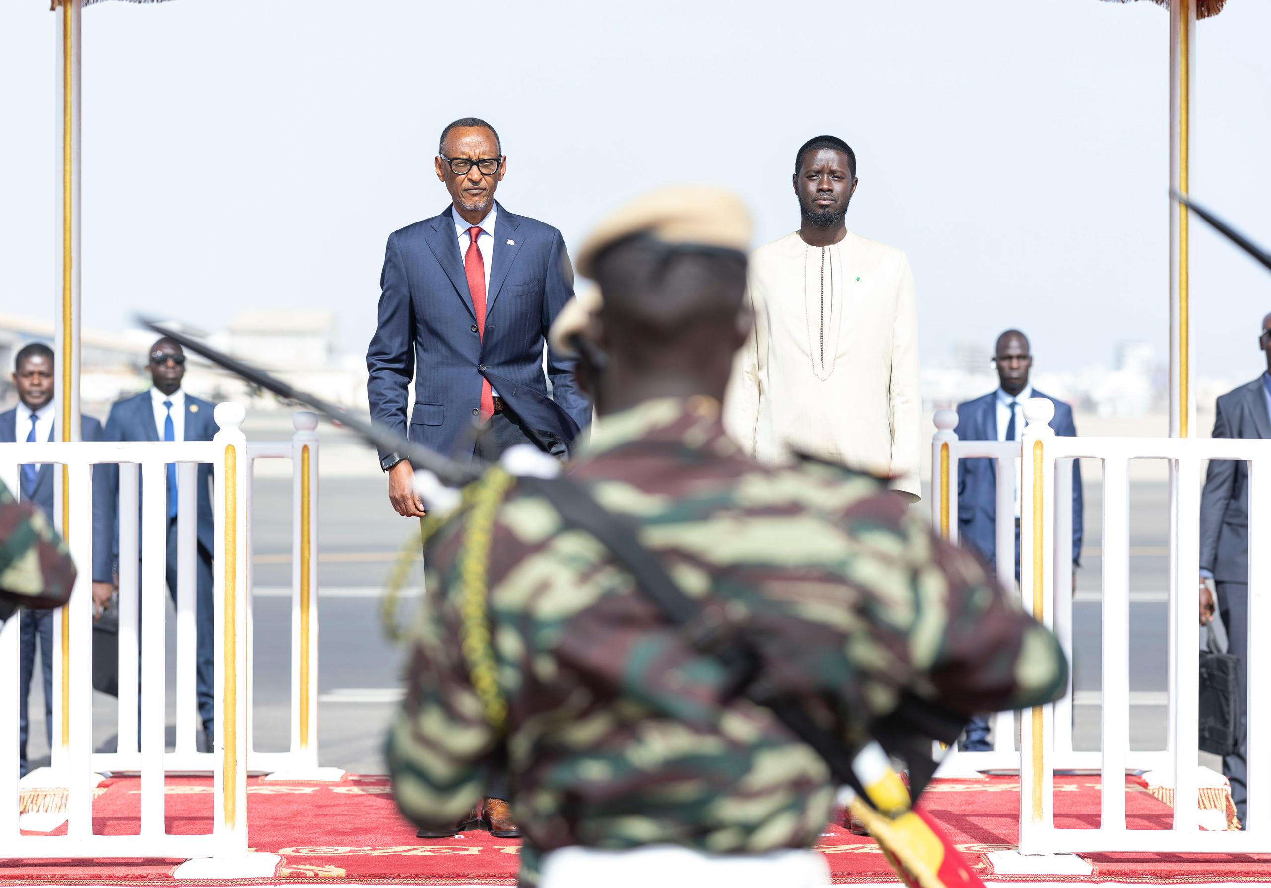Perezida Kagame yakiriwe mu cyubahiro kigenerwa abakuru b'Ibihugu
