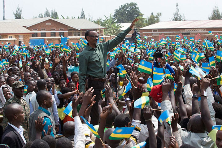 Abaturage b'i Rusizi bari bishimiye kuganira na Perezida Kagame.