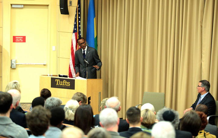 Perezida Kagame atanga ikiganiro muri kaminuza ya Tufts.