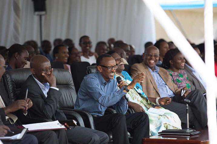 Perezida Paul Kagame aganira n'abaturage ba Nyamasheke.