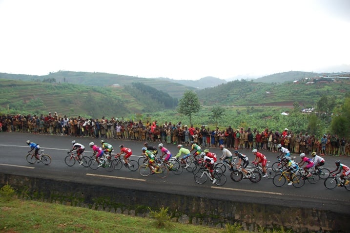 Tour du Rwanda ikomeje gushimisha abayitabira.
