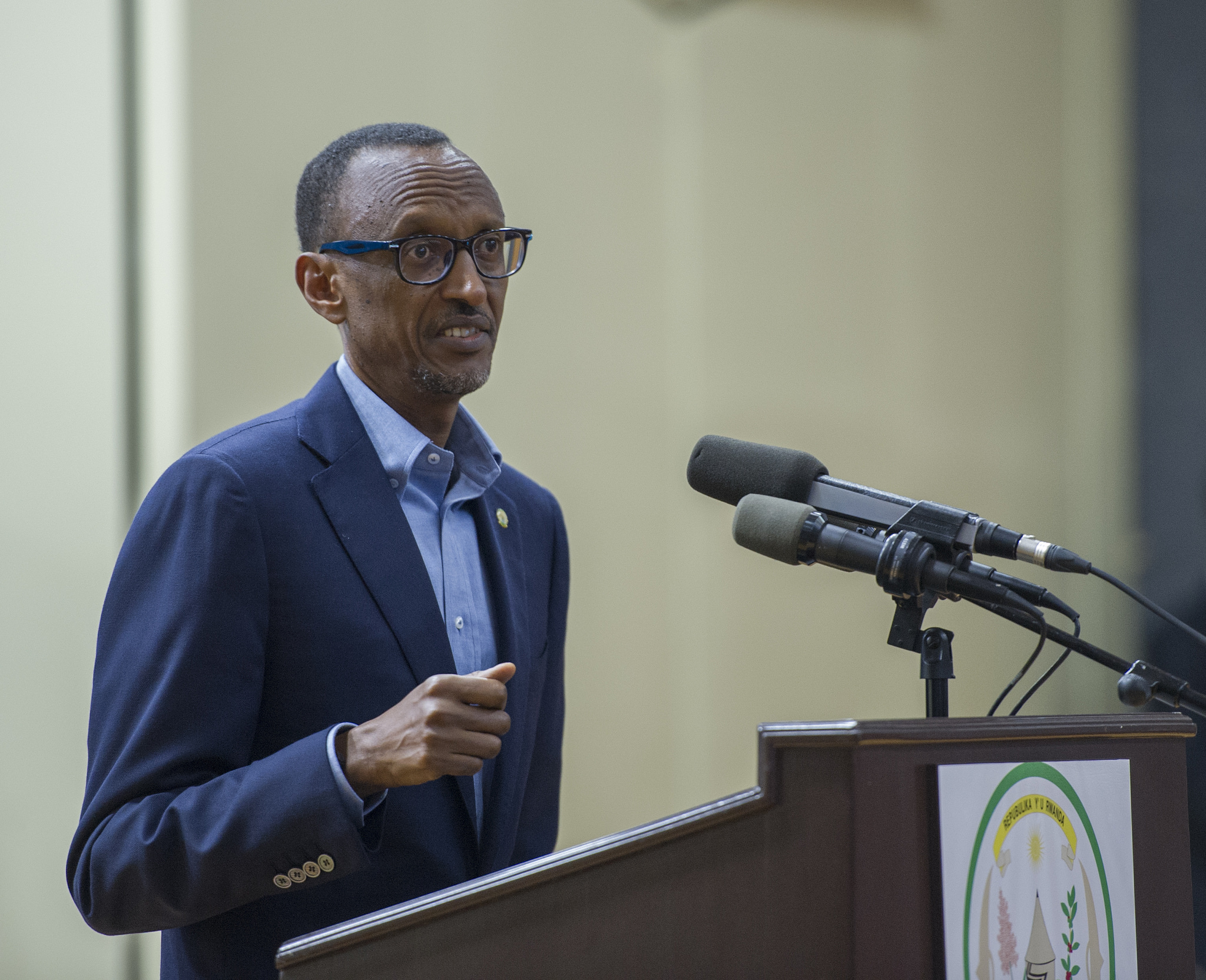 Perezida kagame avuga ko hari akazi gakomeye gategereje abanyarwanda.
