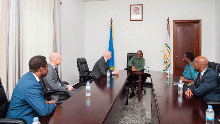 Perezida Kagame yagiranye ikiganiro n'Umuyobozi wa FIFA 