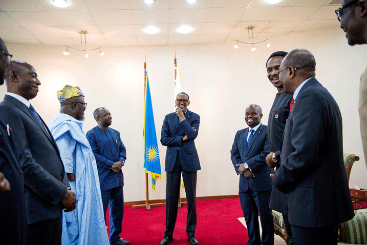 Perezida Kagame yabakiriye mu biro bye muri Village Urugwiro