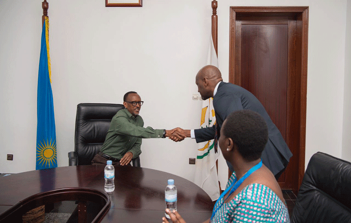 Gianni Infantino Uyobora FIFA yaherekejwe n'Umuyobozi wa FERWAFA Nzamwita Vincent Degaule