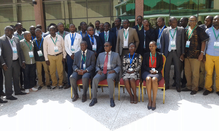 Nyuma y'Inama bafashe ifoto y' urwibutso