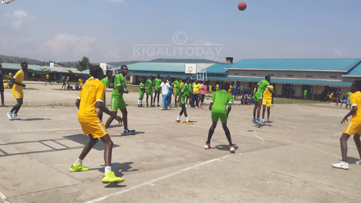 Abahungu bakina basket Ball