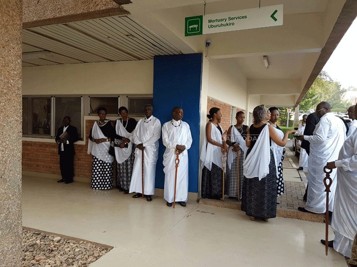 Abagize umuryango we baje kumusezera mu bitaro bya Faisal aho umugogo we wari uruhukiye