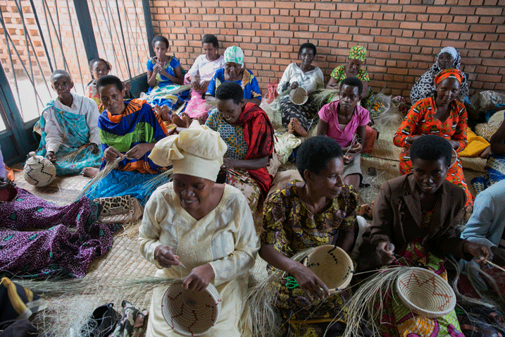 Ababyeyi bashyiriweho n'ikigo kibafasha kwiteza imbere.