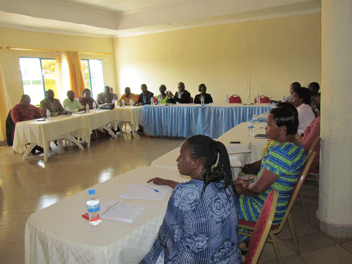 Abagize inama njyanama mu mwiherereo wo kureba uko bakwihutisha iterambere ry