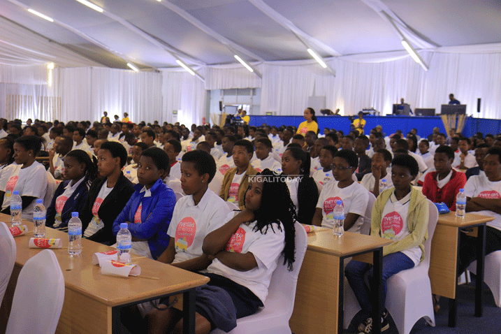 Abakobwa biga imyuga, abayirangije n'abitegura kuyiga bo hirya no hino mu gihugu bitabiriye iki gikorwa