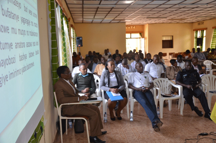 Abayobozi mu nzego zitandukanye baganira ku nenge z'amatora aherutse bagamije gufata ingamba ngo ay'ubutaha azagende neza.