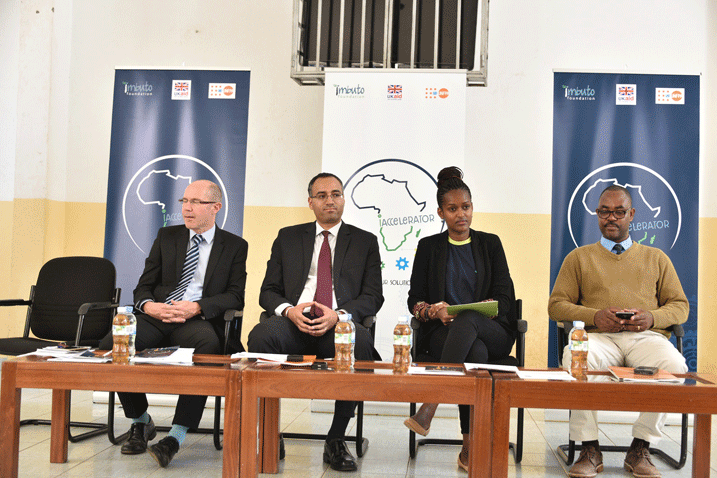 Sandrine Umutoni n'abayobozi batandukanye batanze ibiganiro muri uyu muhango