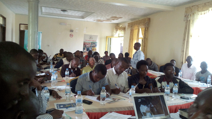 Aborozi b'ingurube mu mahugurwa.