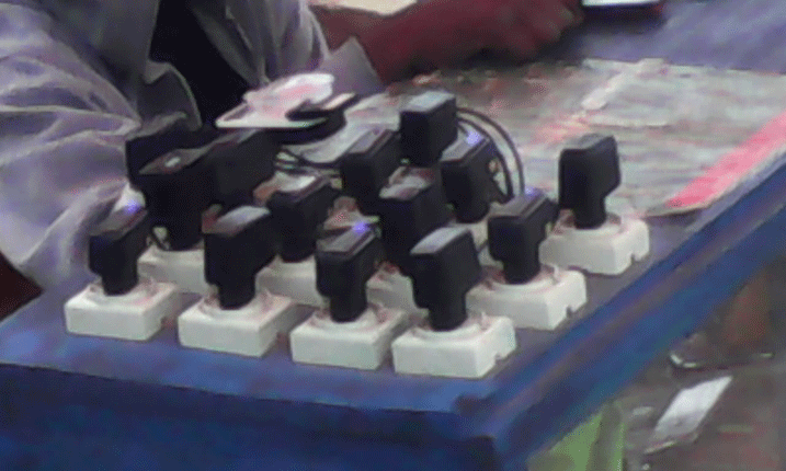 Amashanyarazi atumwa bamwe babonera ubuzima mu gusharija terefone.