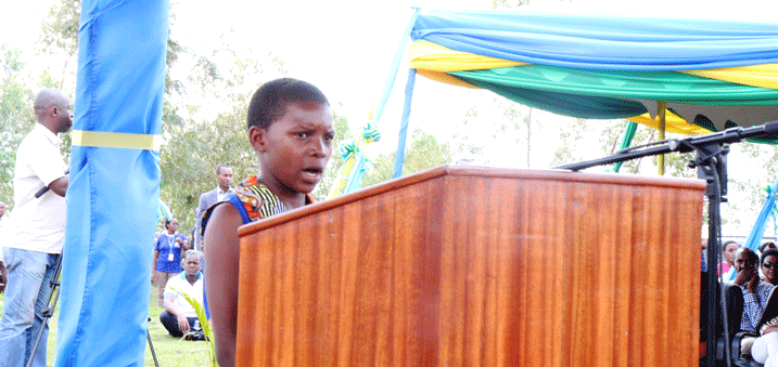 Amina Merisi uvuga ko afite ingurube n'inkoko akesha akarima k'igikoni