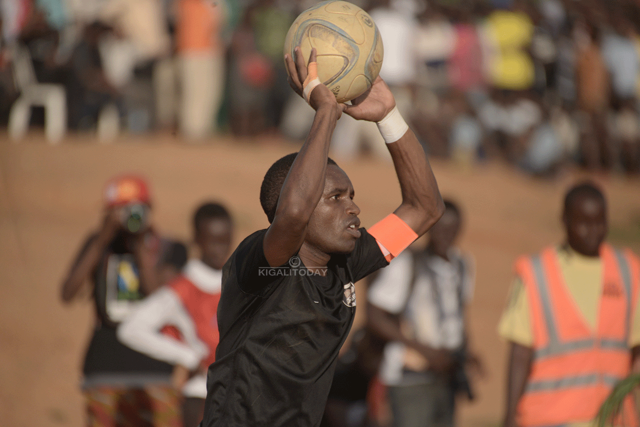 Ngabo Albert Kapiteni wa APR Fc arengura umupira