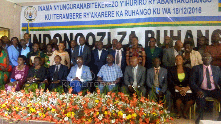 Nyuma y'inama bafashe ifoto y'Urwibutso