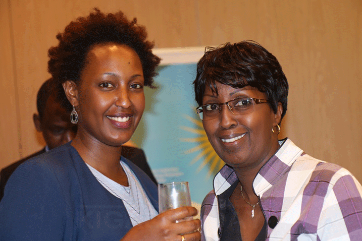 Bamwe mu batumirwa bishimira iyi nkunga 