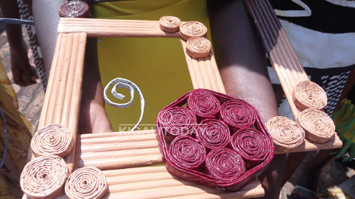 Bize gukora imitako mu mpapuro zamaze gukoreshwa