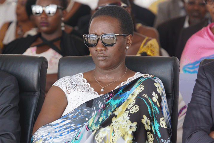 Minisitiri w'Umuco na Siporo Uwacu Julienne yaje gufata mu Mugongo Umuryango wa Kigeli V Ndahindurwa mu izina rya Leta y'u Rwnda 