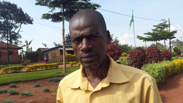 Bagarirayose Augustin arasaba ko akarere kabo kabona umuhanda wa kaburimbo