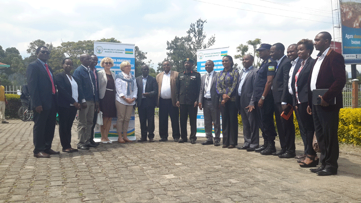 Hafashwe ifoto y'urwibutso nyuma yo gufungura icyo kigo