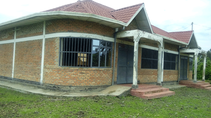 Hari aho ibirahure byagiye bimeneka.