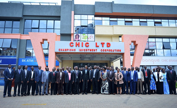 Ifoto y'urwibutso yafashwe nyuma yo gutaha inyubako ya Chic complex