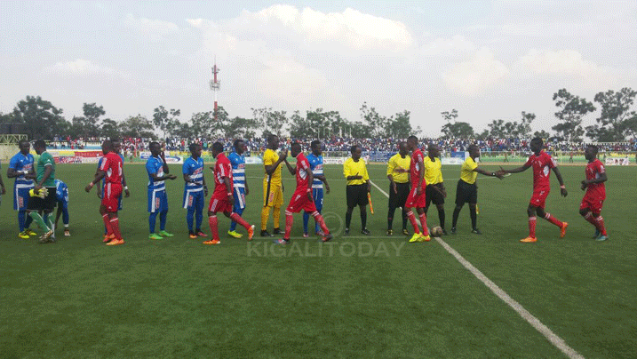 Abakinnyi ba Rayon Sports na Etencelles basuhuzanya