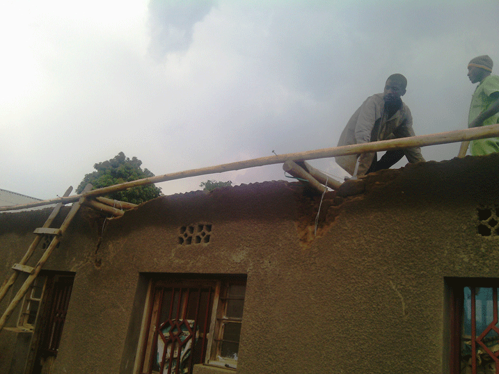Imwe mu mazu yasambuwe n'imvura ivanze n'umuyaga mu Kagali ka Ruhengeri.