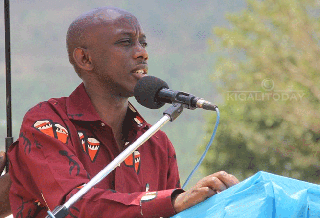 MInisitiri Kboneka Francis yakanguriye abagabo kwitabira umugoroba w