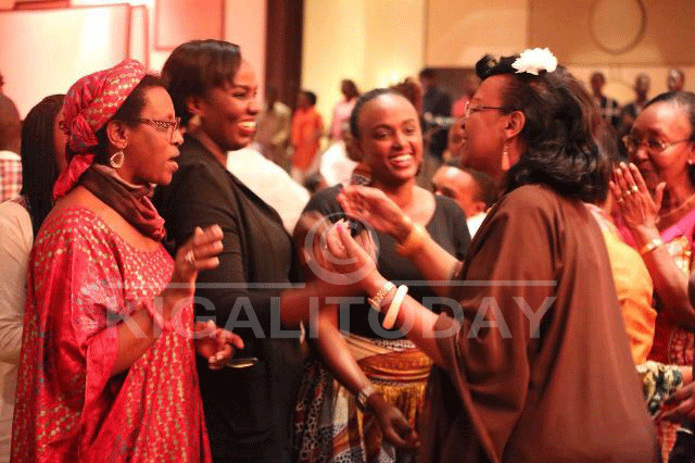 Yanyuzagamo akaganira n'abakunzi be