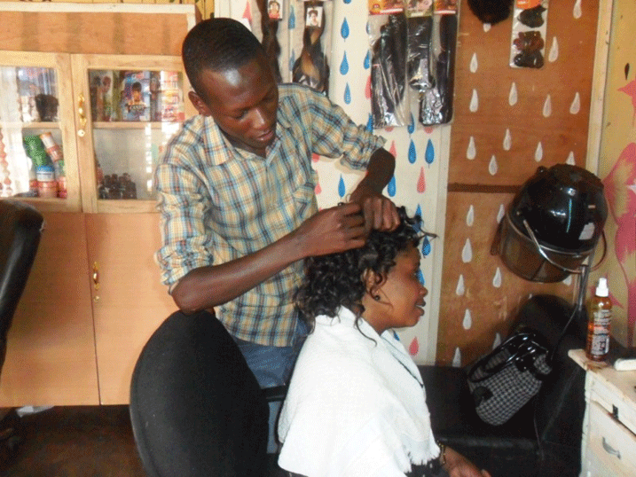 Uyu we ngo amashanyarazi yatumye abona uburyo bwo gutunga umuryango we.