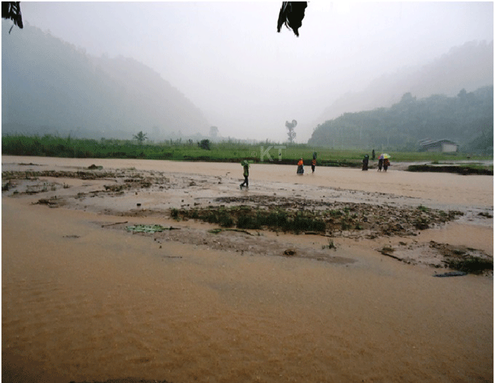 Kwambuka Rubagabaga imvura ari nyinshi bigora abaturage iyo yuzuye. Abaturage basaba ko hakorwa ikiraro.