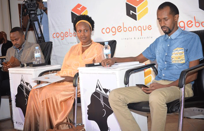 Abatanga amanota muri iri rushanwa , uhereye ibumoso ni Mike Karangwa umenyerewe muri iri rushannwa, Nyiramongi Odette na Rwabigwi ni bashya