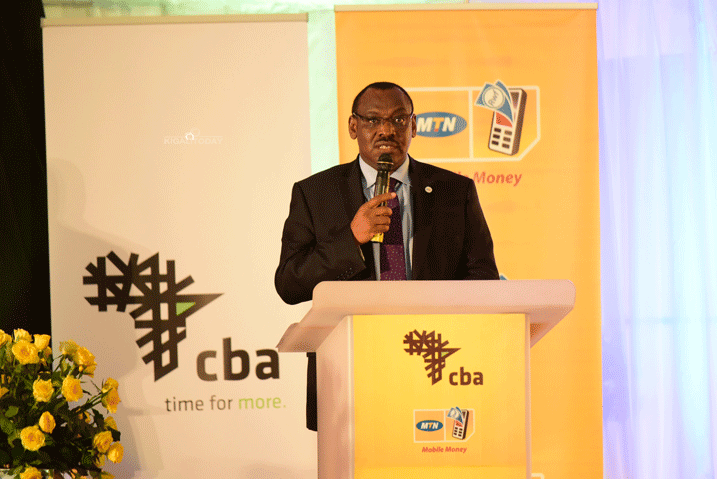 Minisitiri Gatete yashimye ubu buryo bwa "Mokash" kuko bujyana na gahunda yatangijwe na leta ikangurira abantu kutagendana amafaranga menshi 