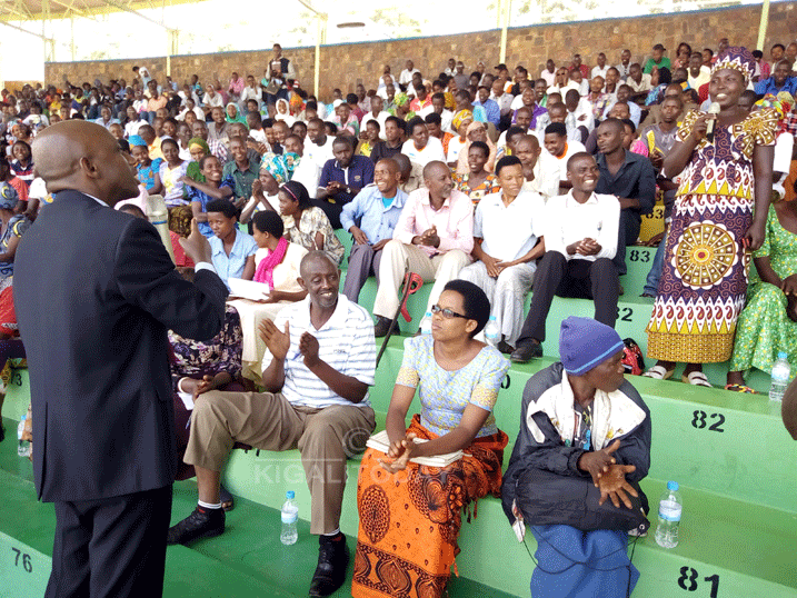 Minisitiri Kaboneka asaba abayobozi kurinda urubyiruko ibiyobyabwenge