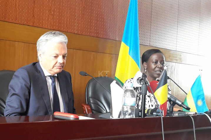 Ministiri Didier Reynders yakiriwe mu Rwanda na mugenzi we Louise Mushikiwabo, banagirana ikiganiro n